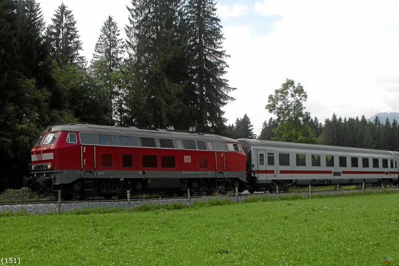 Bahn 151.jpg - Im 'Dieselparadies' Allgäu ist die Baureihe 218 das Arbeitspferd.